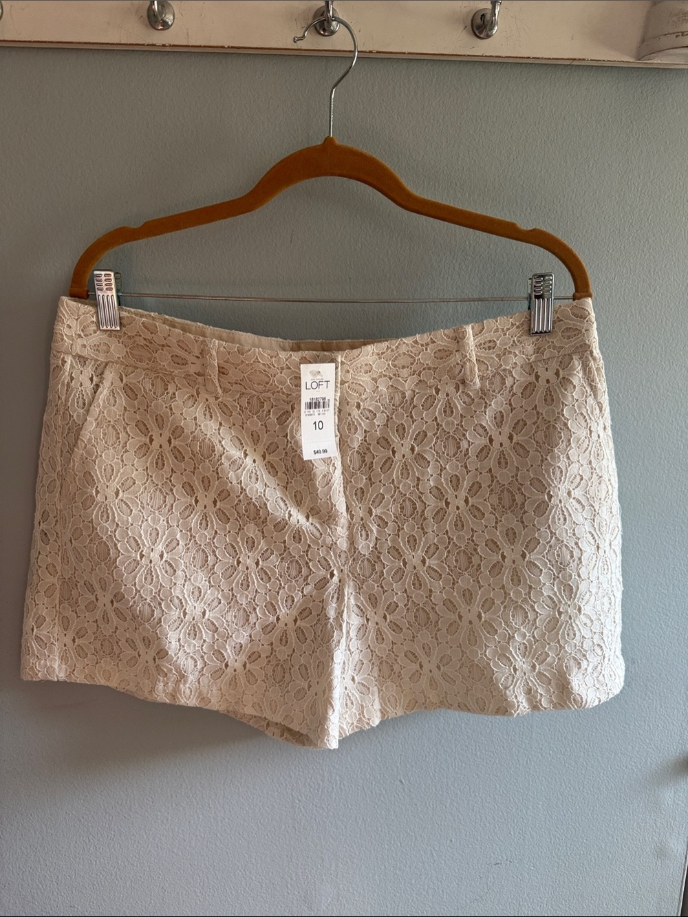 LOFT Cream Floral Lace Skort Shorts
